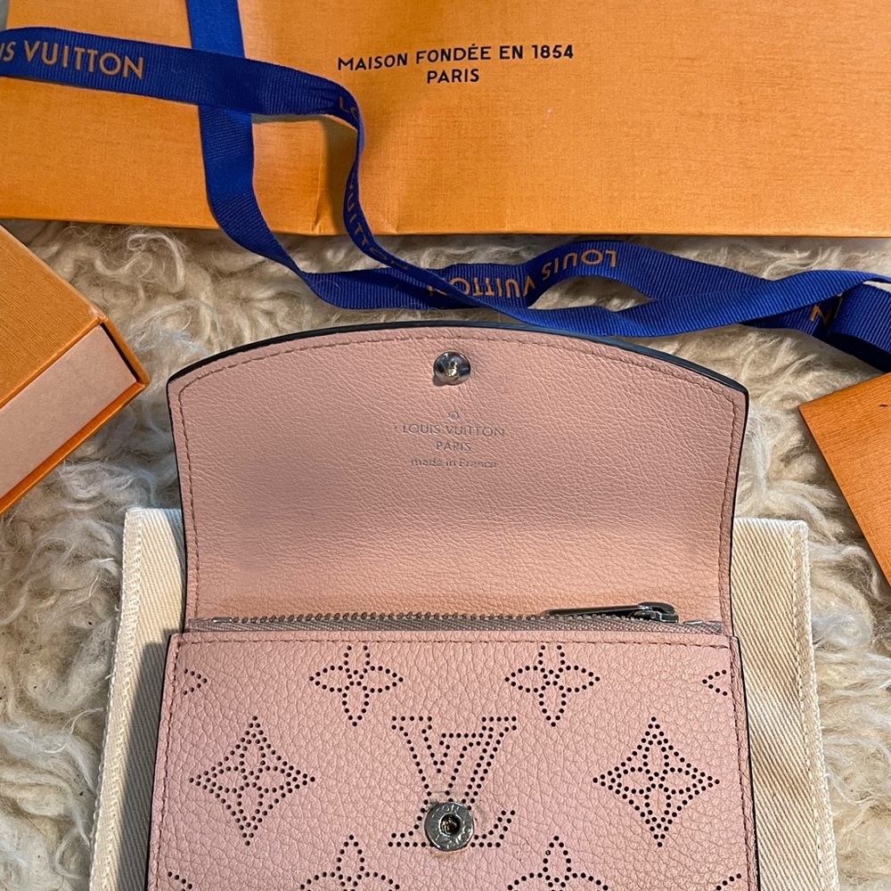 2018 Louis Vuitton Mahina Anae Coin Purse/Wallet. - Picture 11 of 15
